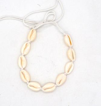 Armband aus Kaurimuscheln