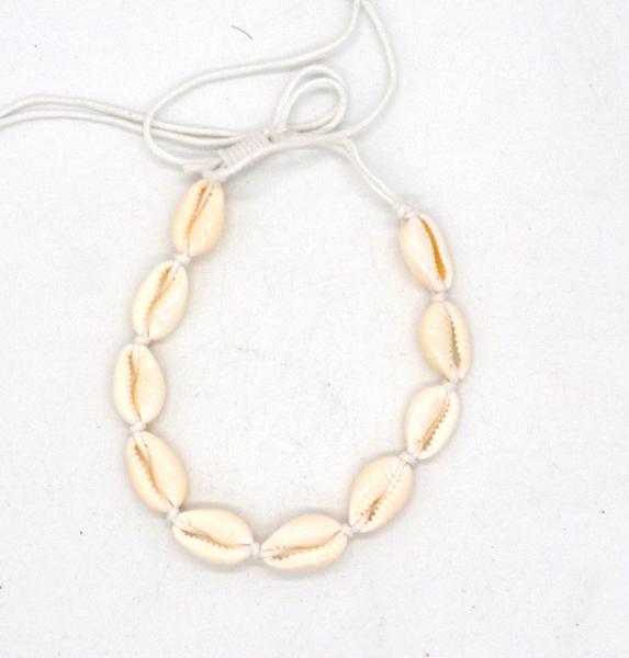 Armband aus Kaurimuscheln
